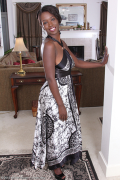 Elegant ebony MILF Sayana Monroe spreads her chocolate ass wide