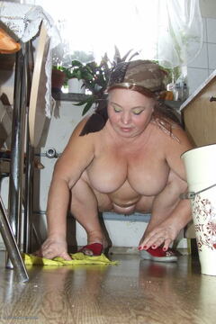Mature cleaning lady makes it dirty