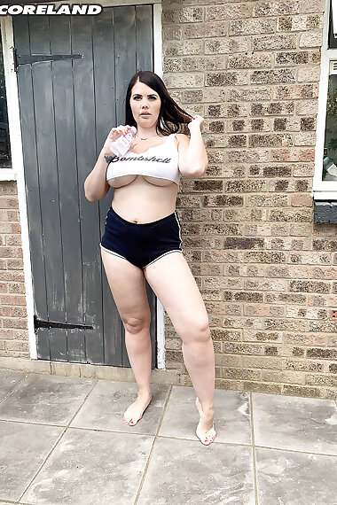 Scoreland Terri Lou: Your Bodacious British Boo Big Tits sex pics