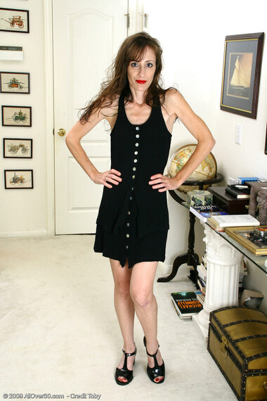 AllOver30 AllOver30.com - Introducing 42 year old Sydney S mature sex pics