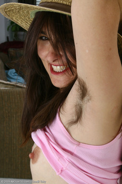 MILF with hairy pits and pussy has fun spreeading for the camera