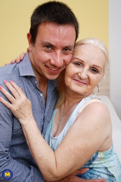 Young Roberto gets steamy with Granny MaireAnn