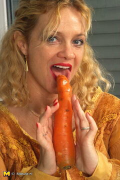 This horny housewife really loves her vegetables