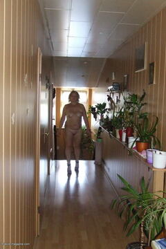 Naked mature mama strolling through the hallway