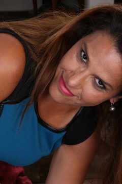 This hot American housewife loves to show off her naughty mind