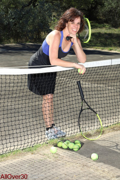 Sonic and Lynn Tennis Lovers