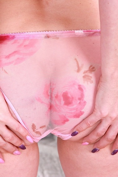 Karups Older Women Busty mature babe Daria Glower pulls pink panties around her knees. mature nude pics