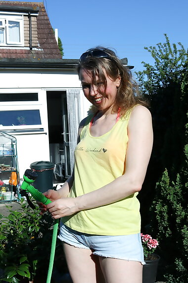 Mature.nl Hairy mature lady playing with the hose in the garden NL mature sex gallery