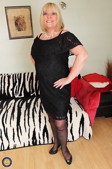 Chubby British mature lady doing her younger lover